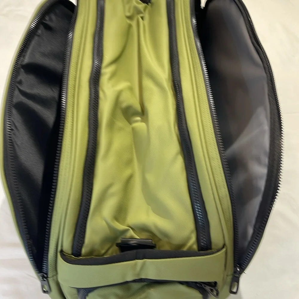 ATLEY JAMES DUFFEL  Bag with Durable Fabric and Zipper , LOTS OF COMPART…